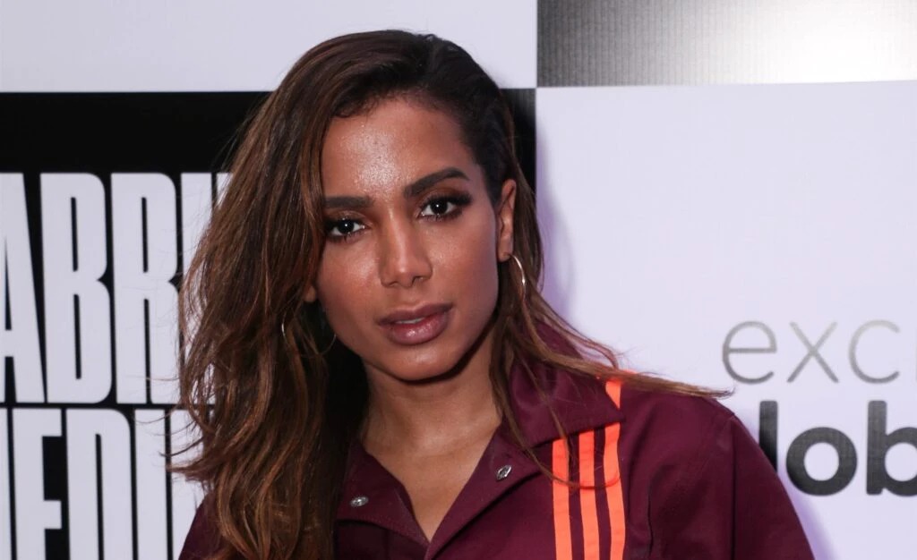 Anitta posta “cola” na mão de Bolsonaro, se arrepende e apaga