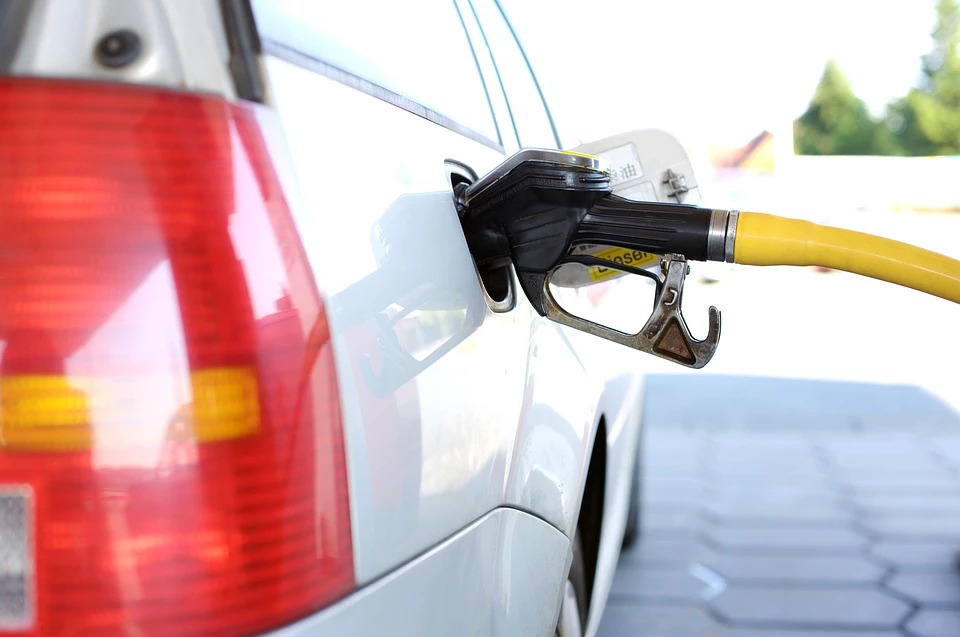 Preço da gasolina cai pela…