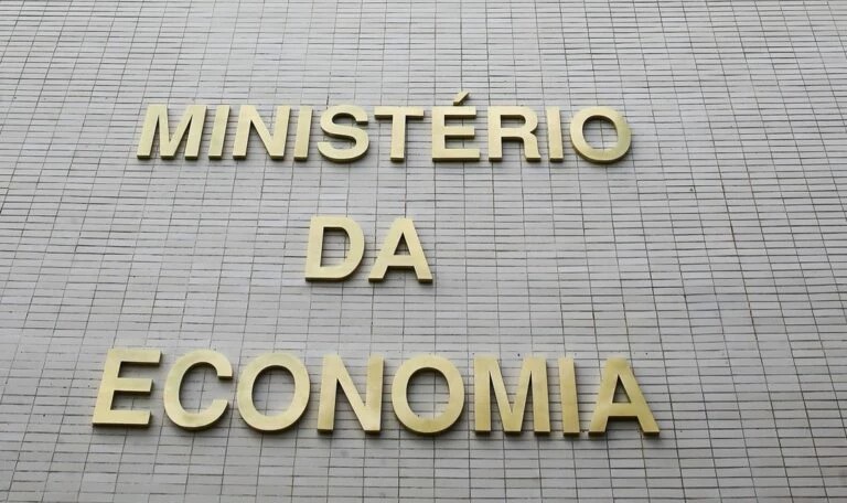Contas do governo em julho…