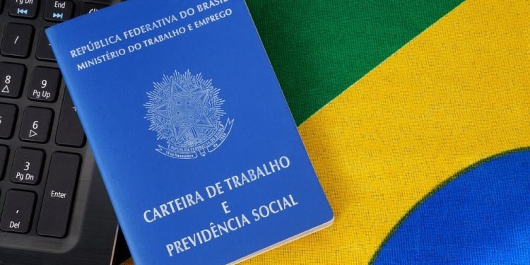 IBGE: Desemprego continua em queda…