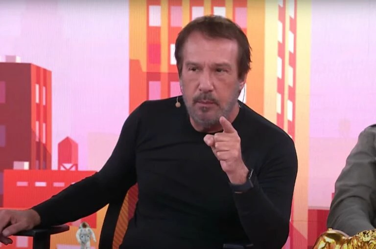 Emílio Surita debocha de viés da grande imprensa em manchetes