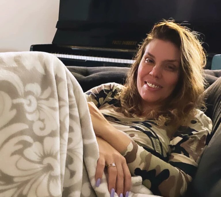 Simony fala sobre o tratamento contra o câncer: “Já deu certo”