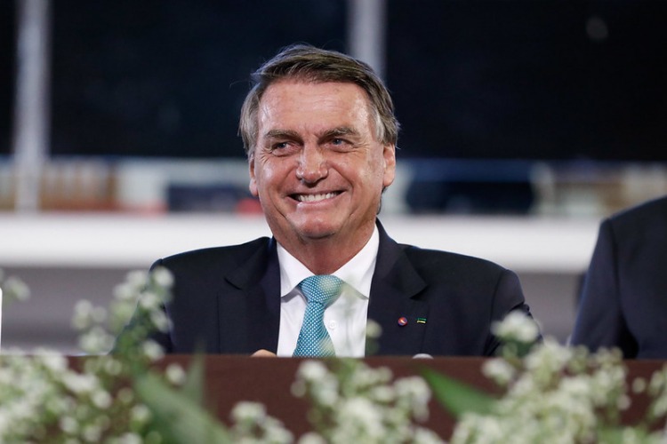 Bolsonaro garante auxílio de R$ 600 em 2023: ‘Conversei com Paulo Guedes’
