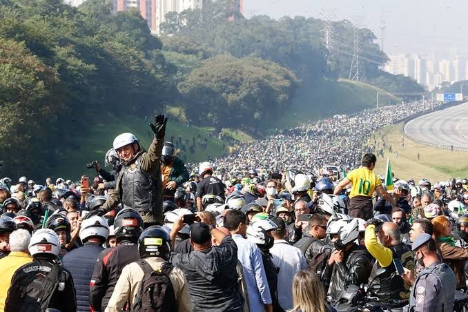 Bolsonaro participa de Motociata em…