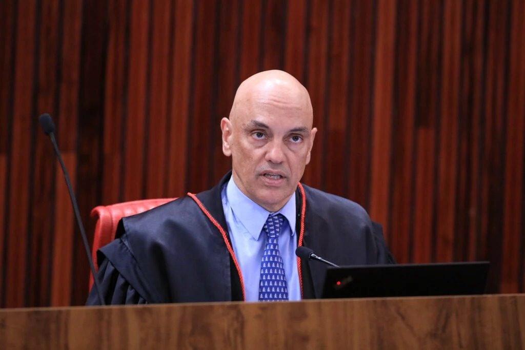 Delegados da PF denunciam Moraes…