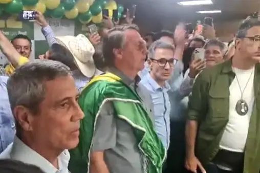 Bolsonaro diz que preço da gasolina continuará baixo no ano que vem