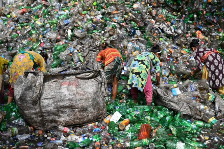 UOL usa foto de Bangladesh para denunciar miséria no Brasil