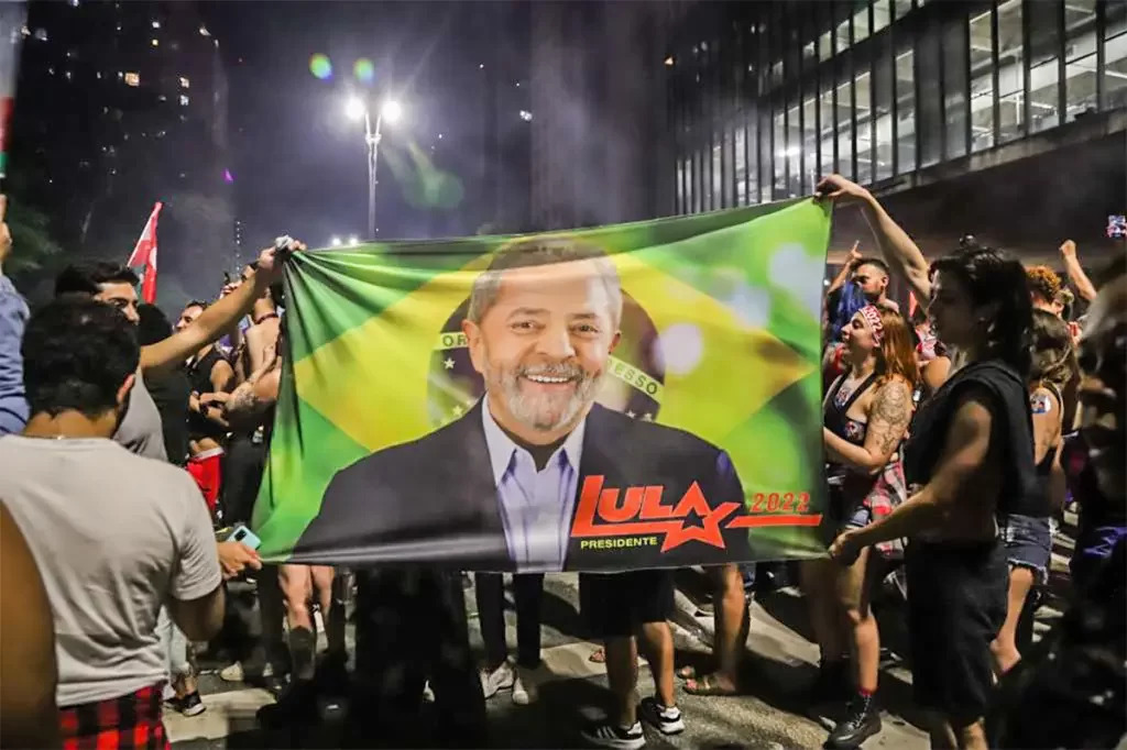 Bolsa brasileira cai mais de 4% no exterior após vitória de Lula; Petrobras afunda 8%