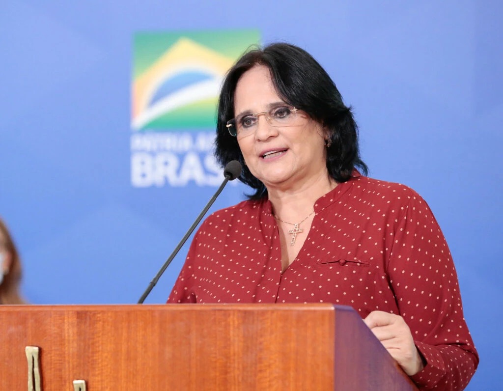 Após ser eleita, Damares planeja disputar o comando do Senado
