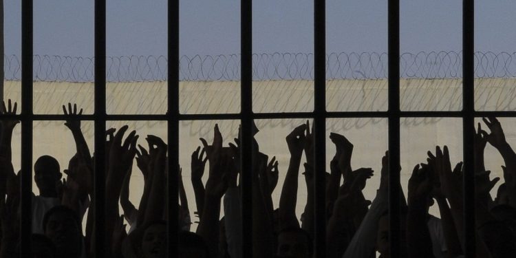 Levantamento aponta que Lula recebeu 4 de cada 5 votos de eleitores presos