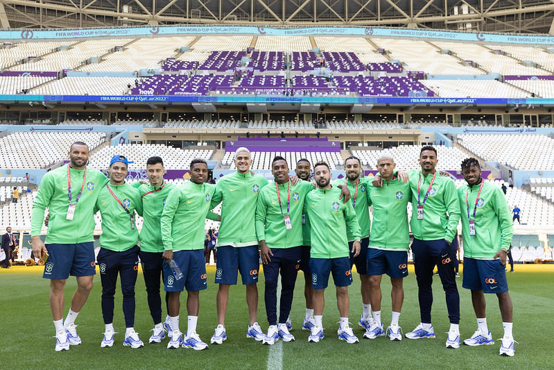 Seleção brasileira faz 2º treino no Catar sob olhares de membro da família real