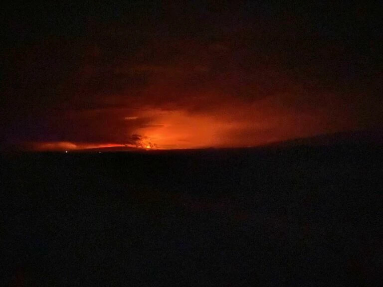 Maior vulcão ativo do mundo entra em erupção após 38 anos