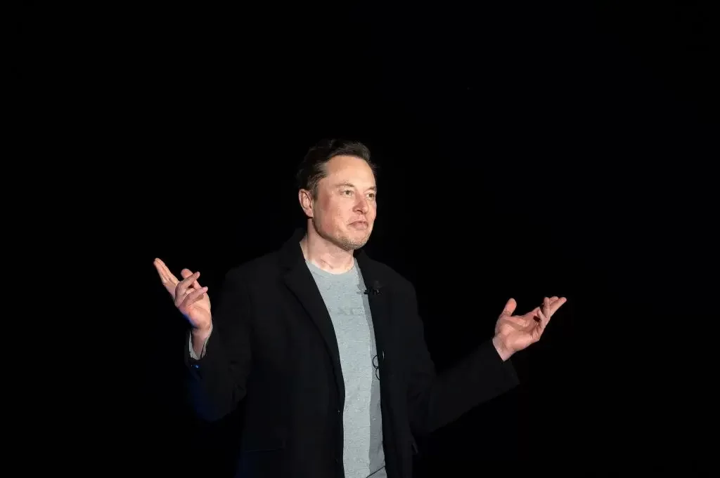 Elon Musk demite o conselho do Twitter e se torna único diretor