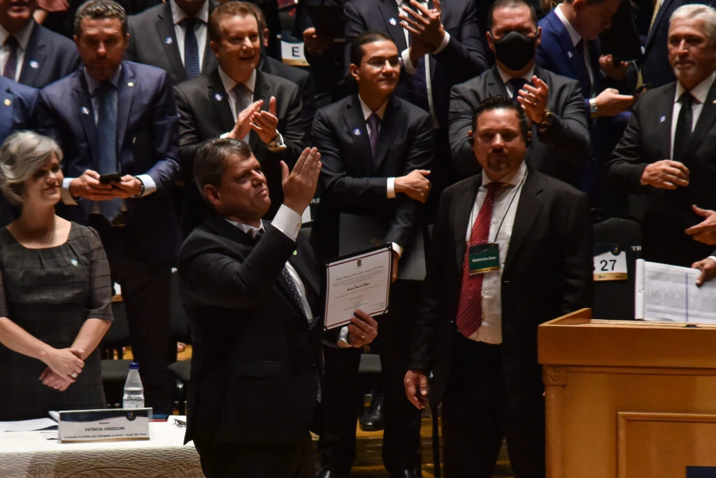 Aos gritos de “mito”, Tarcísio é diplomado governador de SP