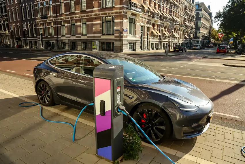 Suíça pode proibir carros elétricos para economizar energia no inverno