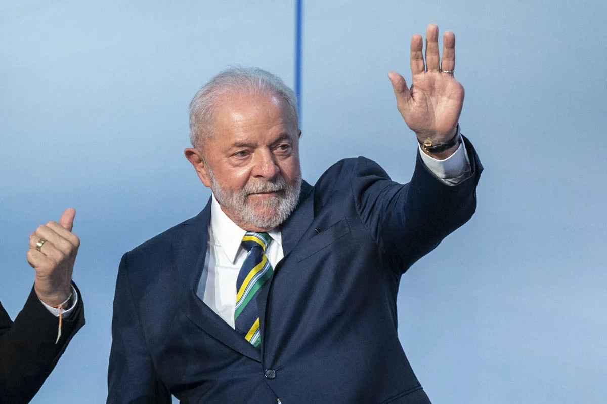 Lula decide voltar a cobrar imposto federal sobre combustíveis