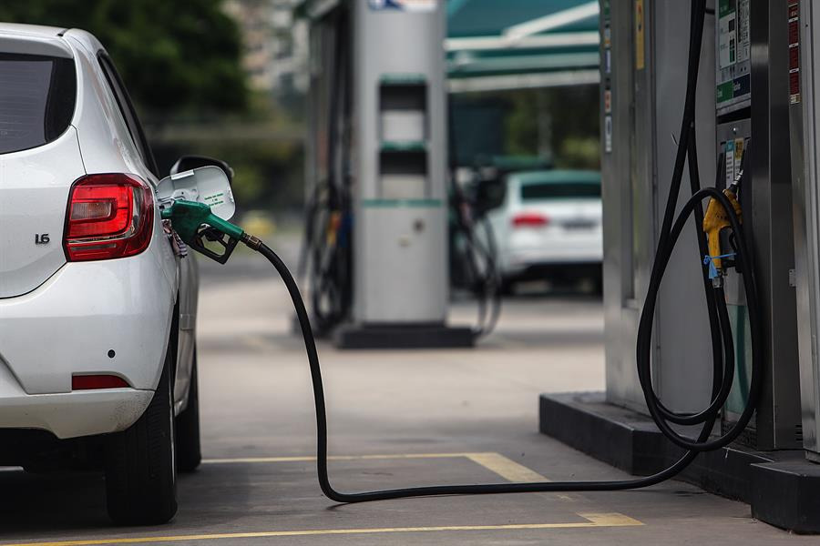 Com decisão de Lula, gasolina pode subir quase R$ 1 no dia 1°
