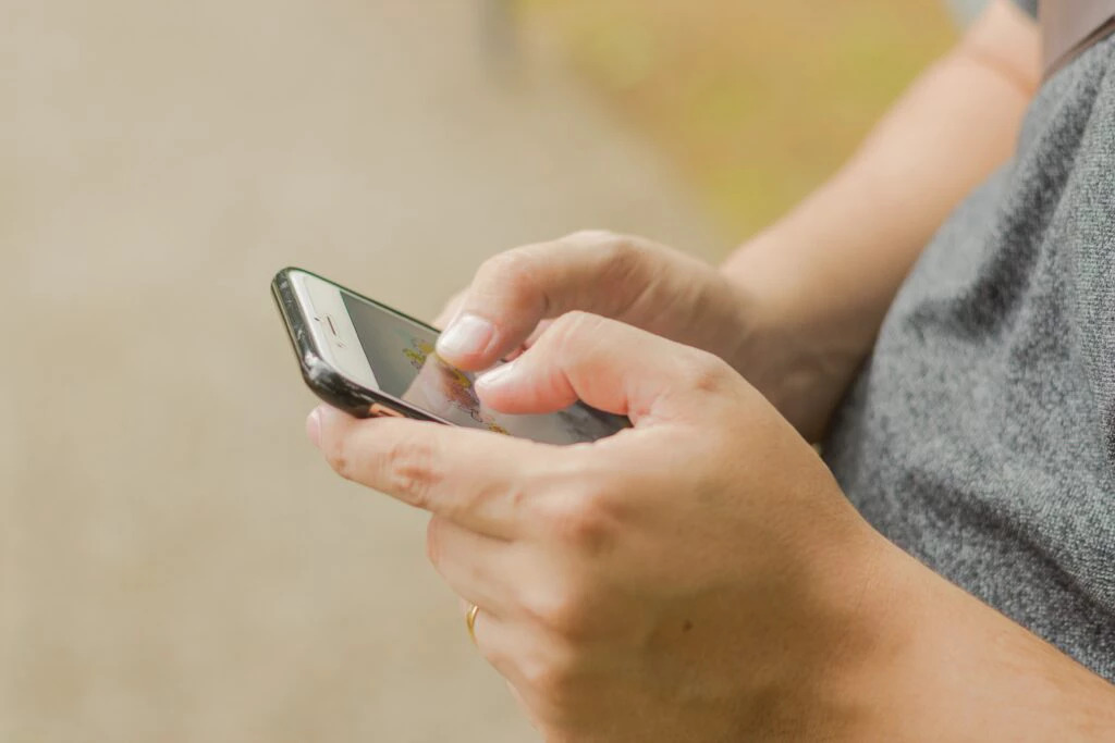 Especialistas dão dicas para se evitar golpes pelo celular