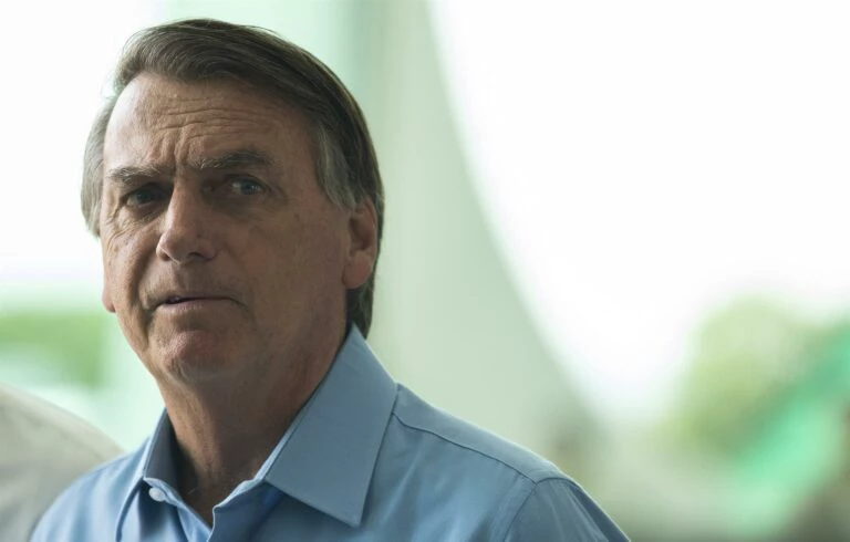 Bolsonaro se manifesta sobre atos no DF e repudia fala de Lula