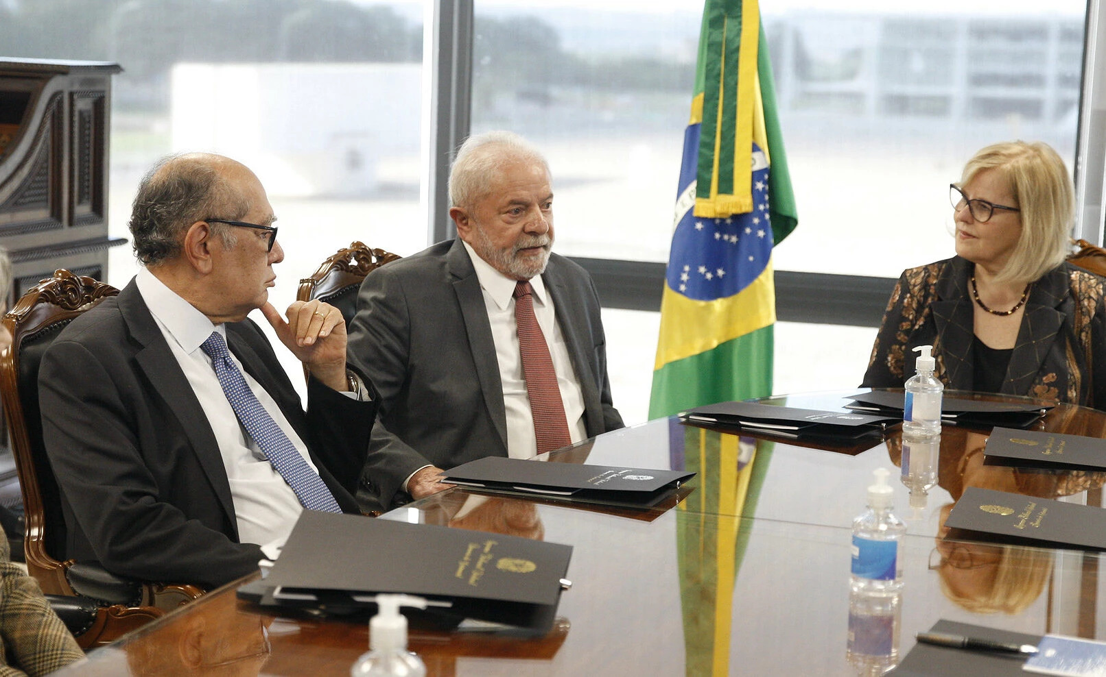 Lula aprova aumento salarial de ministros do STF; saiba valores