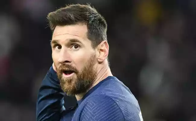 Rival do Al-Nassr acena proposta a Messi após contratação de CR7