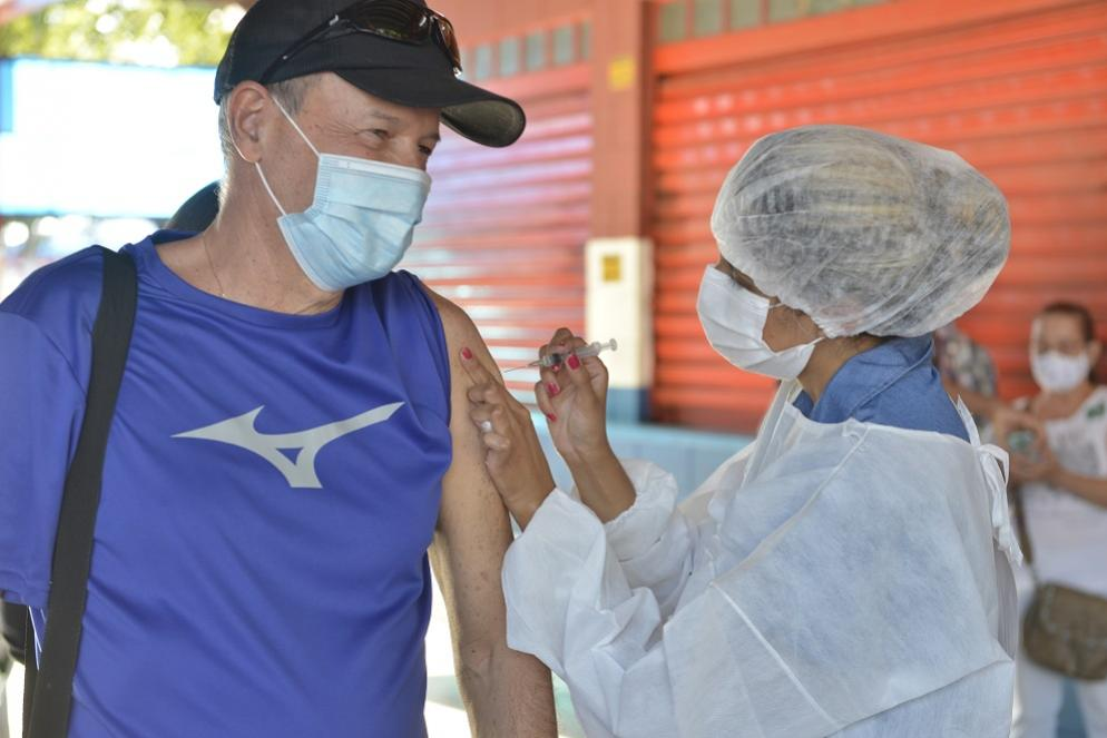 Saúde inicia vacinação bivalente Covid-19 para público de 60 a 69 anos