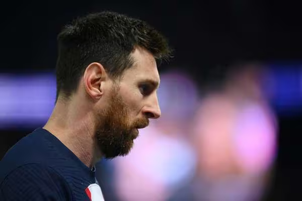 Messi é suspenso pelo PSG por 2 semanas após viagem à Arábia Saudita