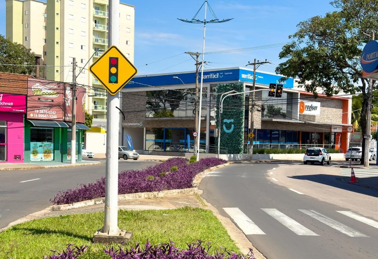 Prefeitura instala semáforo no cruzamento da avenida Vargas com a rua Tuiuti