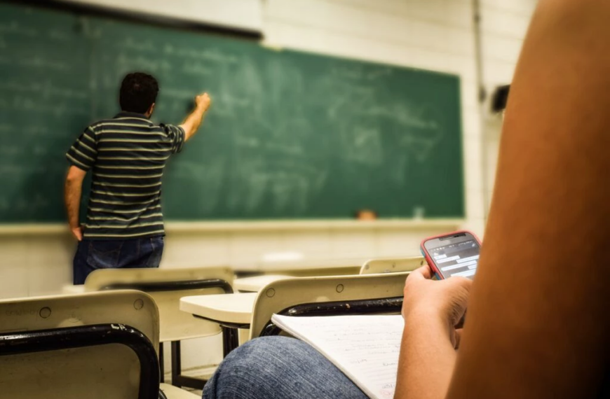 Governo de São Paulo testará IA na correção de deveres de alunos