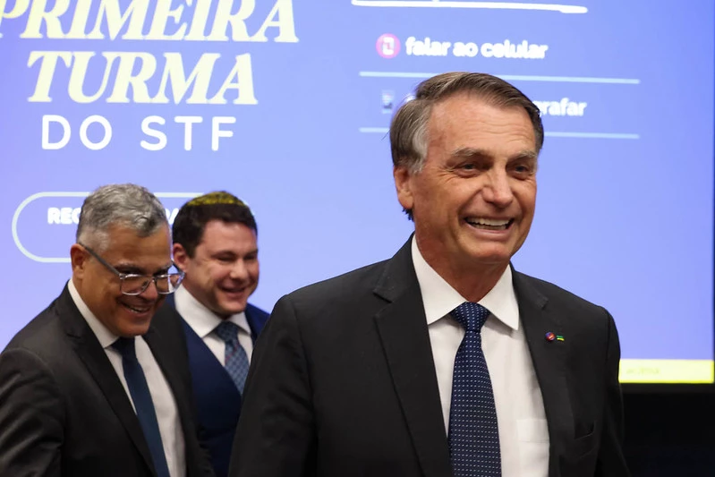 Bolsonaro diz sair “tranquilo” do STF e que voltará a ser presidente