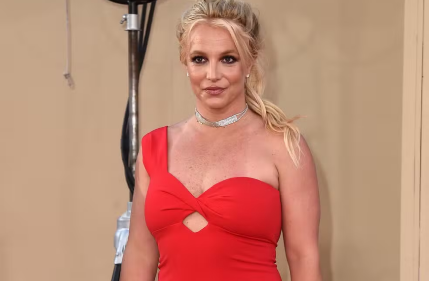 Britney Spears se interna em&hellip;