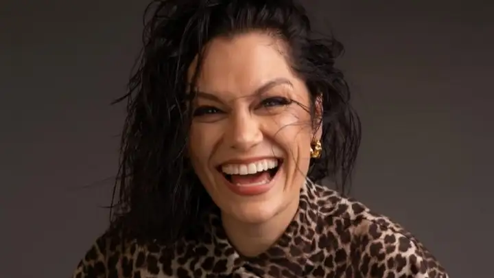 Jessie J anuncia remissão de câncer e celebra com os fãs nas redes sociais