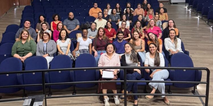 Coordenadoria da Assistência Farmacêutica reúne equipe e apresenta avanços para ampliar atendimento