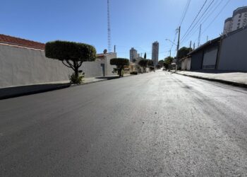 Secretaria de Obras e Vias Públicas finaliza recapeamento da Rua Padre José Anchieta