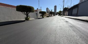 Secretaria de Obras e Vias Públicas finaliza recapeamento da Rua Padre José Anchieta