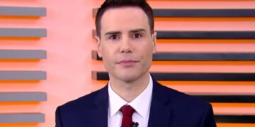 Flávio Bolsonaro cancela entrevista com Luiz Bacci e jornalista se revolta ao vivo: “Uma grande decepção”