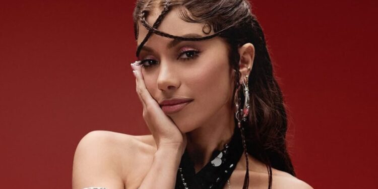 Anitta rebate críticas à sua religião e afirma: “Não os julgo os católicos ou evangélicos”