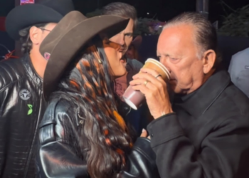 Ana Castela bebe com Galvão Bueno após show em Barretos e brinca: “Vai, Corinthians!”