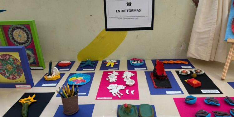 Prefeitura recebe exposição gratuita com obras produzidas por atendidos do Ciaspe
