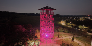 Saae adere à campanha "Agosto Lilás" com iluminação temática no Parque do Mirim