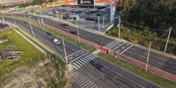 Secretaria de Mobilidade Urbana implanta semáforo para pedestres na Avenida Manoel Ruz Peres