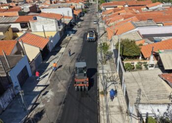 Secretaria de Obras e Vias Públicas realiza recapeamento de ruas no Jardim Oliveira Camargo