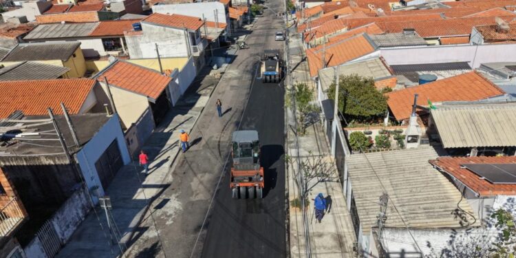 Secretaria de Obras e Vias Públicas realiza recapeamento de ruas no Jardim Oliveira Camargo