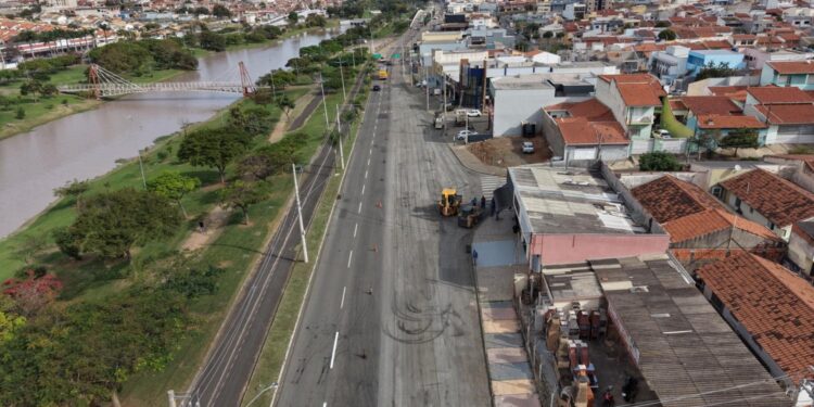 Secretaria de Obras e Vias Públicas inicia recapeamento em segundo trecho da Marginal do Parque