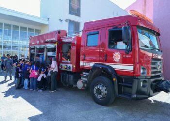 Alunos da Rede Municipal participam de formatura do Programa Bombeiro na Escola