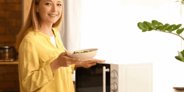 Air fryer e micro-ondas fazem mal à saúde? Descubra o que diz a ciência