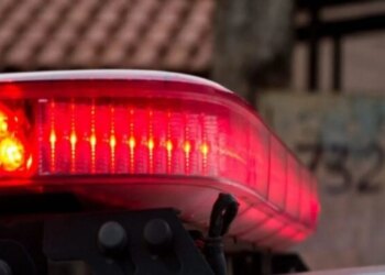 Morador de rua ataca motociclista com pedaço de madeira na Asa Norte
