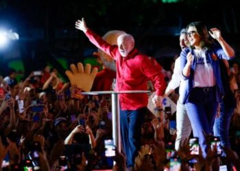 Lula pede a brasiliense para não votar em Michelle ao Senado e volta a falar de Trump