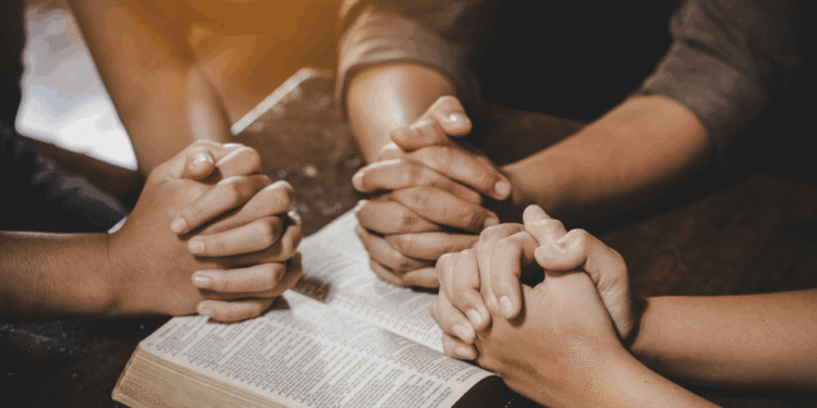 Busca proteção espiritual? Conheça 3 salmos para afastar o mal