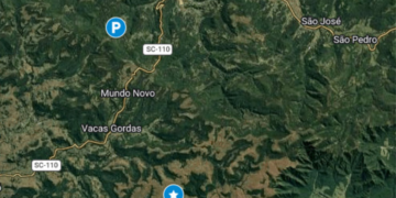 Bombeiros mostram em mapa localização dos últimos sinais emitidos por helicóptero onde Rick estava